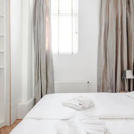 Апартаменты Studio Estelle's With Private Parking